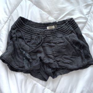 ROXY shorts :)